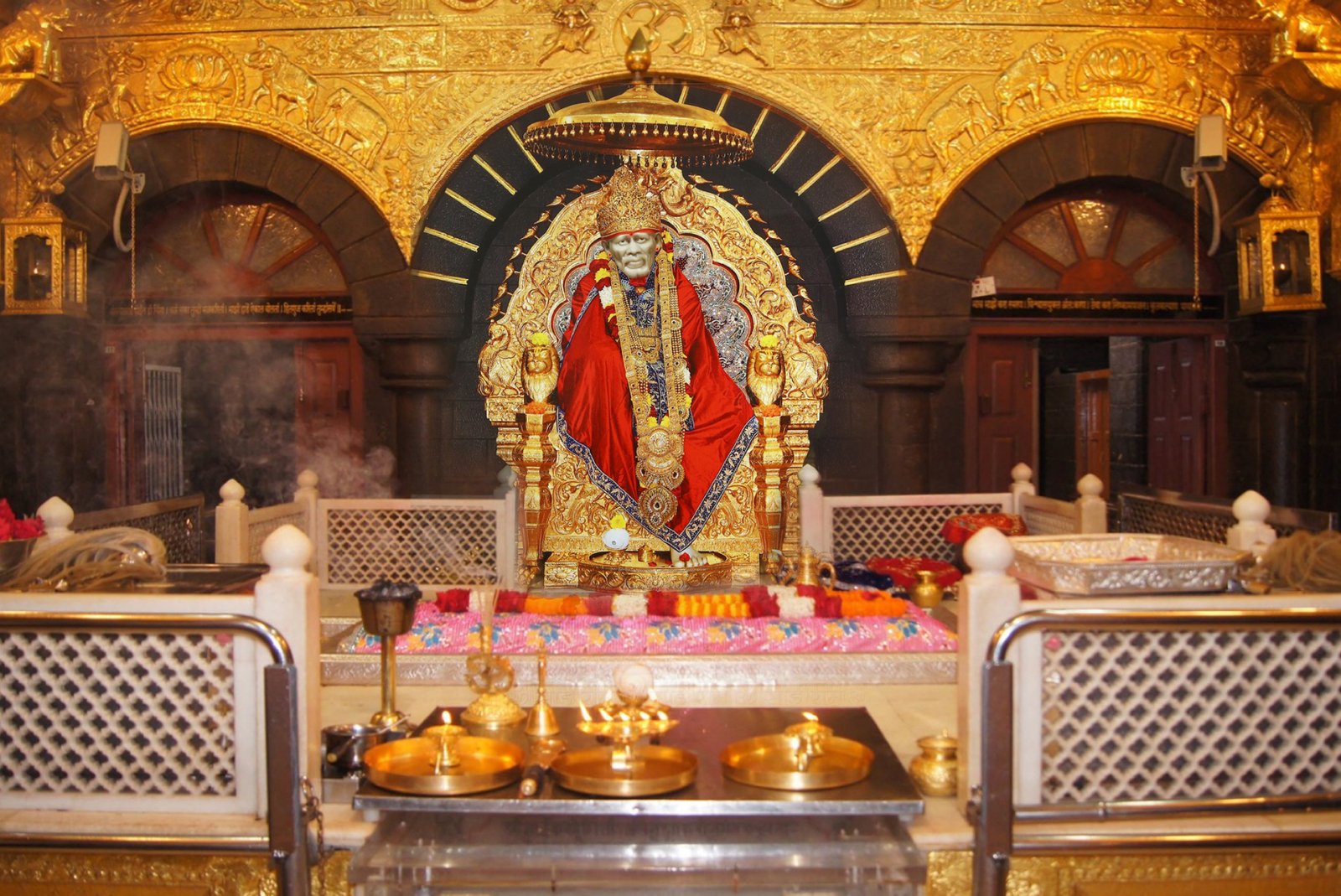 Force Urbania On Rent Pune To Shirdi